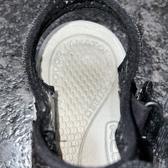 Keen Rose Sandals Sz 9.5 Black Gray Adjustable Strap - Picture 8 of 12